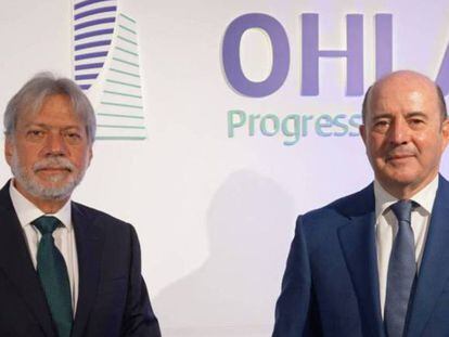 El presidente de OHLA, Luis Amodio, junto al CEO José Antonio Fernández Gallar.