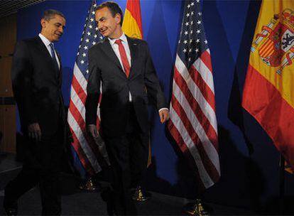 El presidente de Estados Unidos, Barack Obama, y José Luis Rodríguez Zapatero, ayer en Praga antes de su primera reunión bilateral.