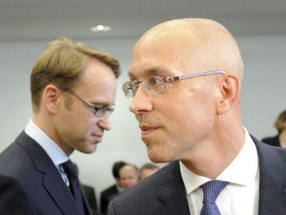 El presidente del Bundesbank, Jens Weidmann, a la izquierda, con el consejero del BCE, Joerg Asmussen, en Karlsruhe