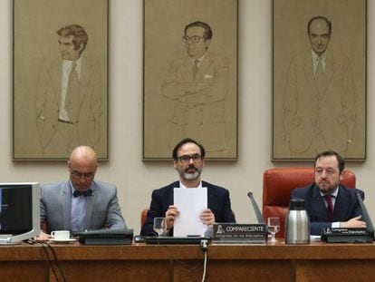 El presidente de la agencia Efe, Fernando Garea, durante su comparecencia este jueves en la Comisión de Presupuestos.