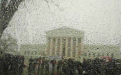 El Tribunal Supremo, durante la nevada de este martes en Washington.