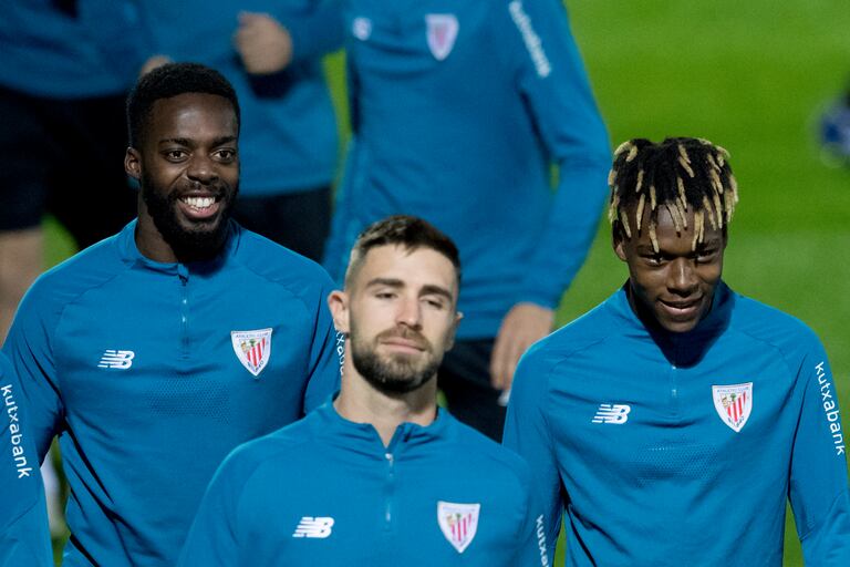 Iñaki Williams (izquierda) y su hermano Nico (derecha), en un entrenamiento del Athletic.