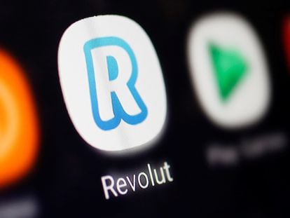 Logo de Revolut en la pantalla de un dispositivo electrónico.