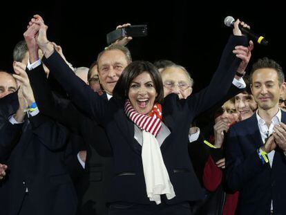 Anne Hidalgo festeja el triunfo que le convierte en alcaldesa de Par&iacute;s. 